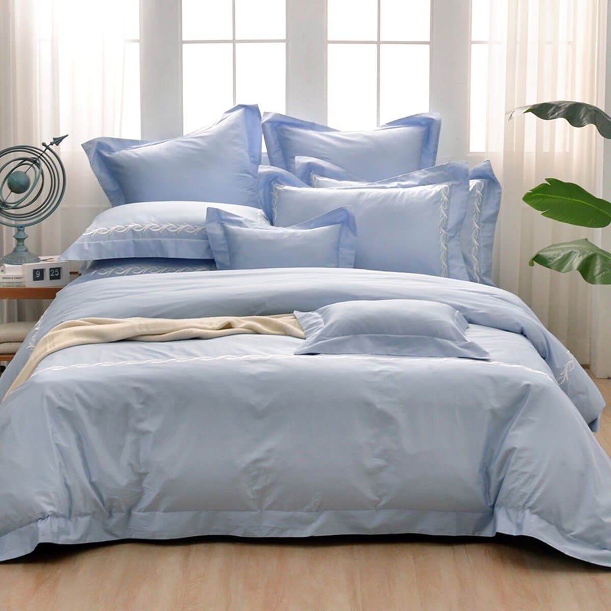 La Belle Set Bed Cover dan Pillowcase Twin Extra Large 300 Thread Count Velvet Cotton Embroidery Ice Blue