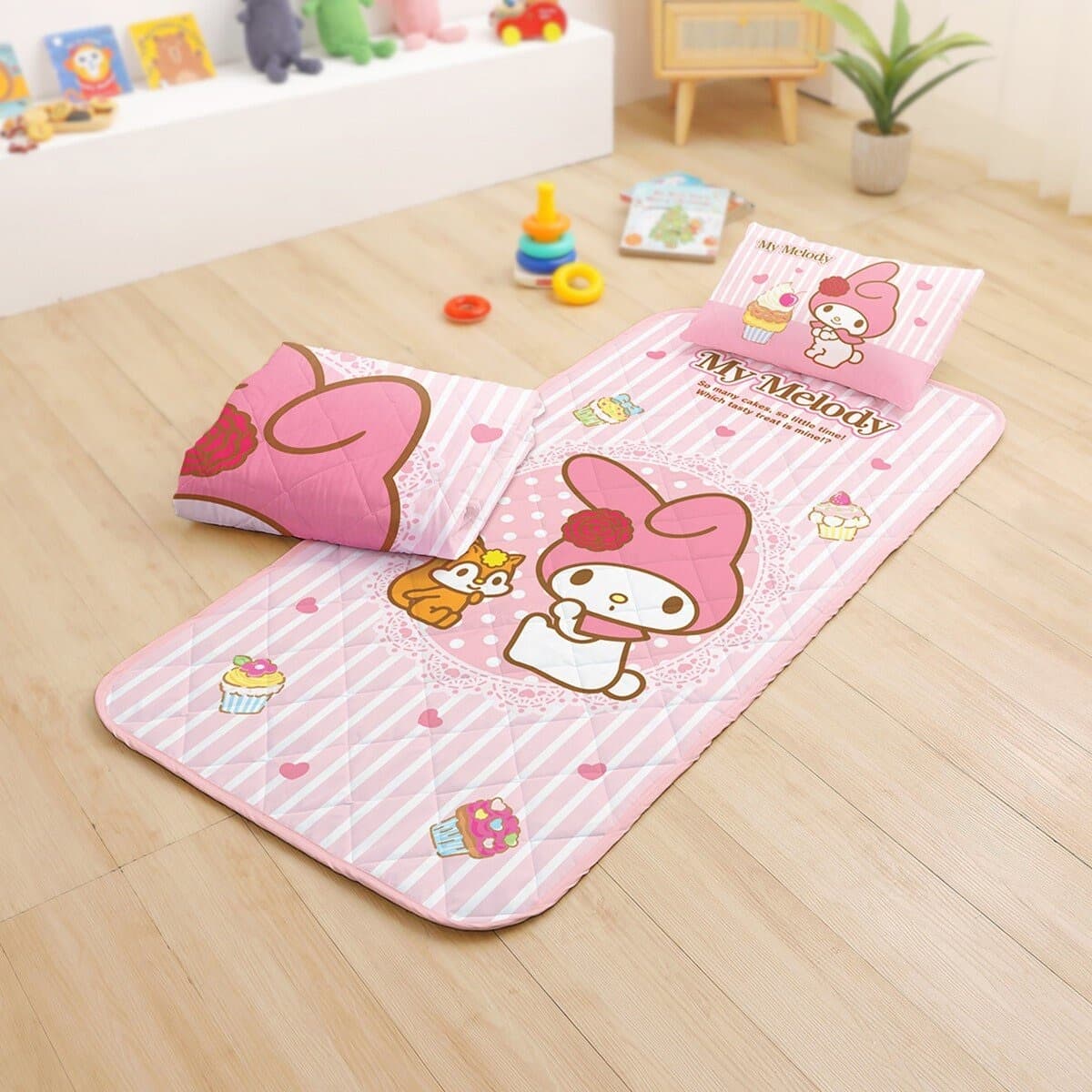 Set Selimut dan Bantal Kartun MIT untuk Anak - Melody Sweet Treats Rasa Puding Warna Merah Muda