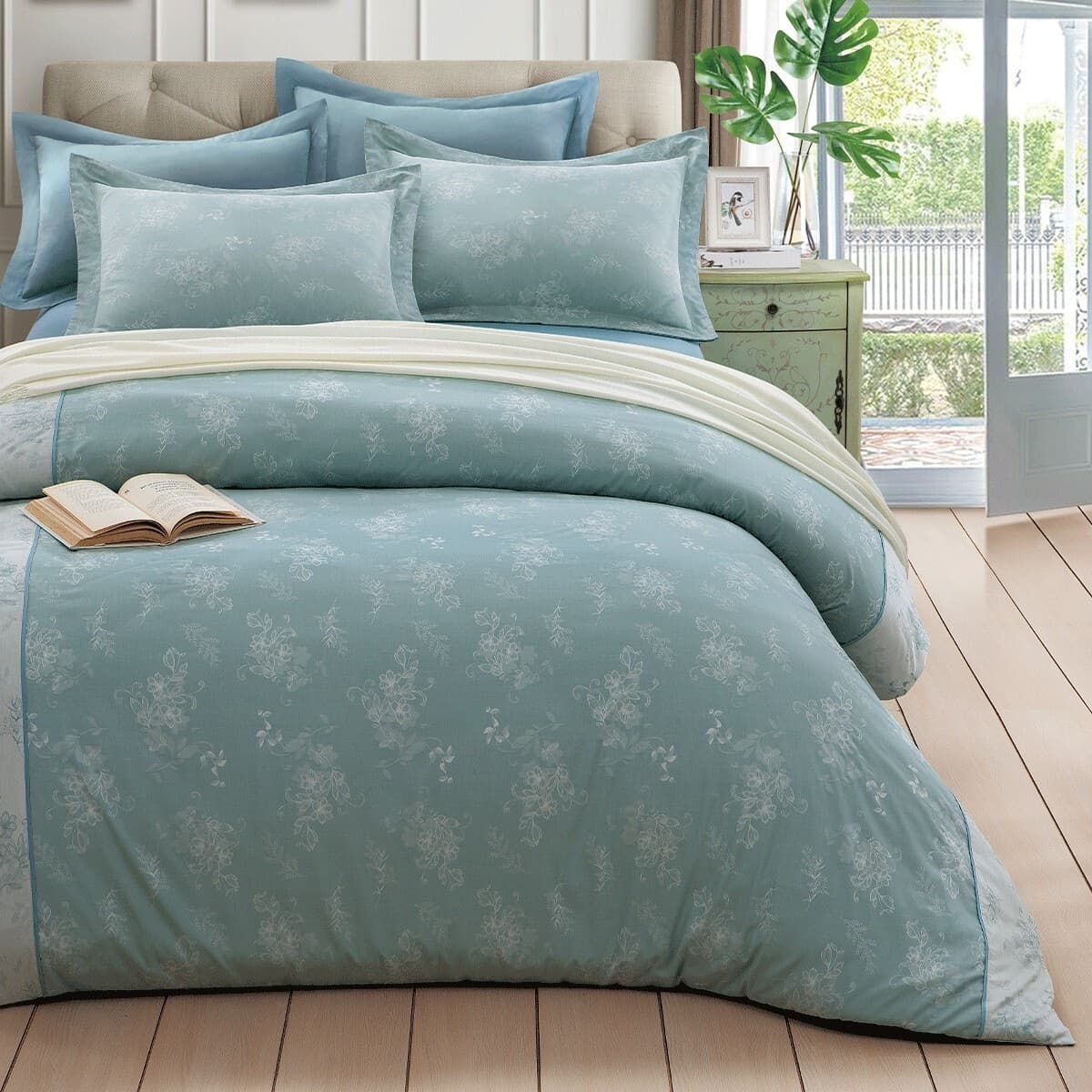 Caliphil Bed Cover Set Pasangan 4 Buah 152cm X 190cm Motif Lotus Ringan