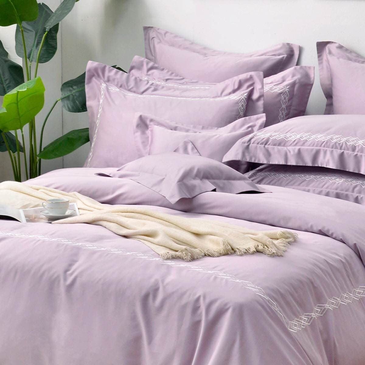 La Belle Set Bed Cover Pillowcase 4 Buah Double Layer Cotton Velvet Embroidery Sparkle Prism Lilac Mist Purple