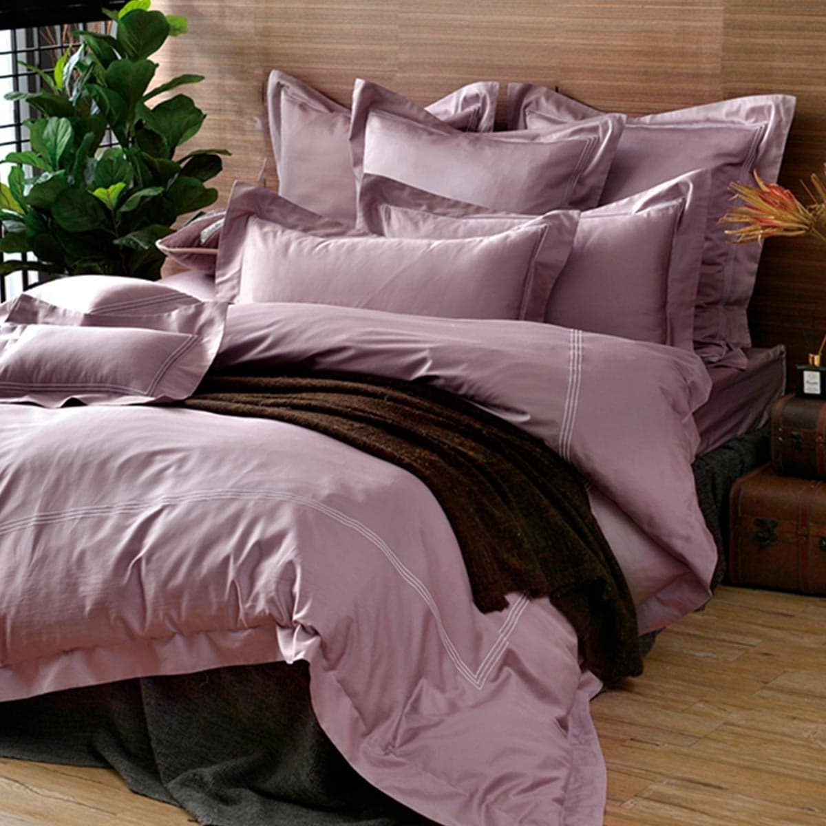 La Belle Selimut Dari Kain Katun Satin 300 Thread Count Berenda Untuk Kasur Double Bed 180 cm X 186 cm Warna Putih Krem