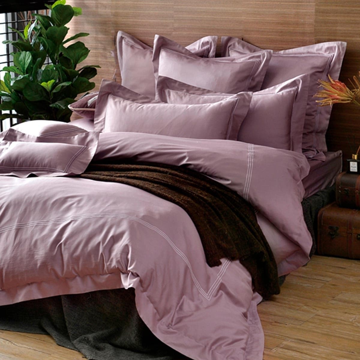 La Belle Sarung Bantal Dua Orang 300 Thread Count Cotton Embroidery Set 4 pcs 150 cm X 186 cm Warna Putih Kuning