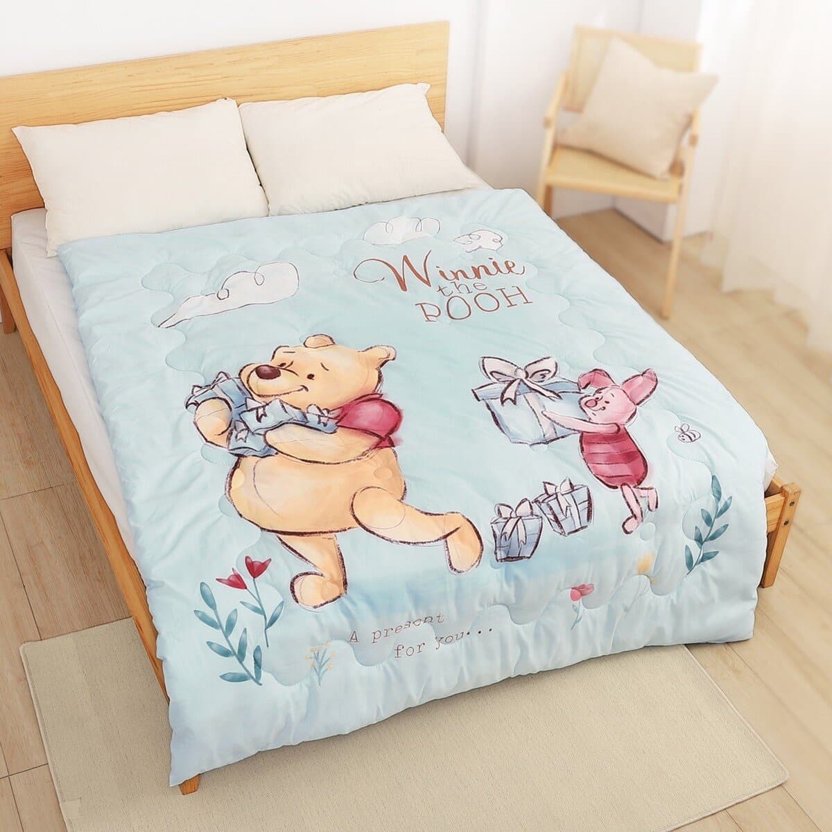 MIT Soft Washable Warm Quilt 150 cm x 200 cm Winnie The Pooh Sharing Gifts Blue