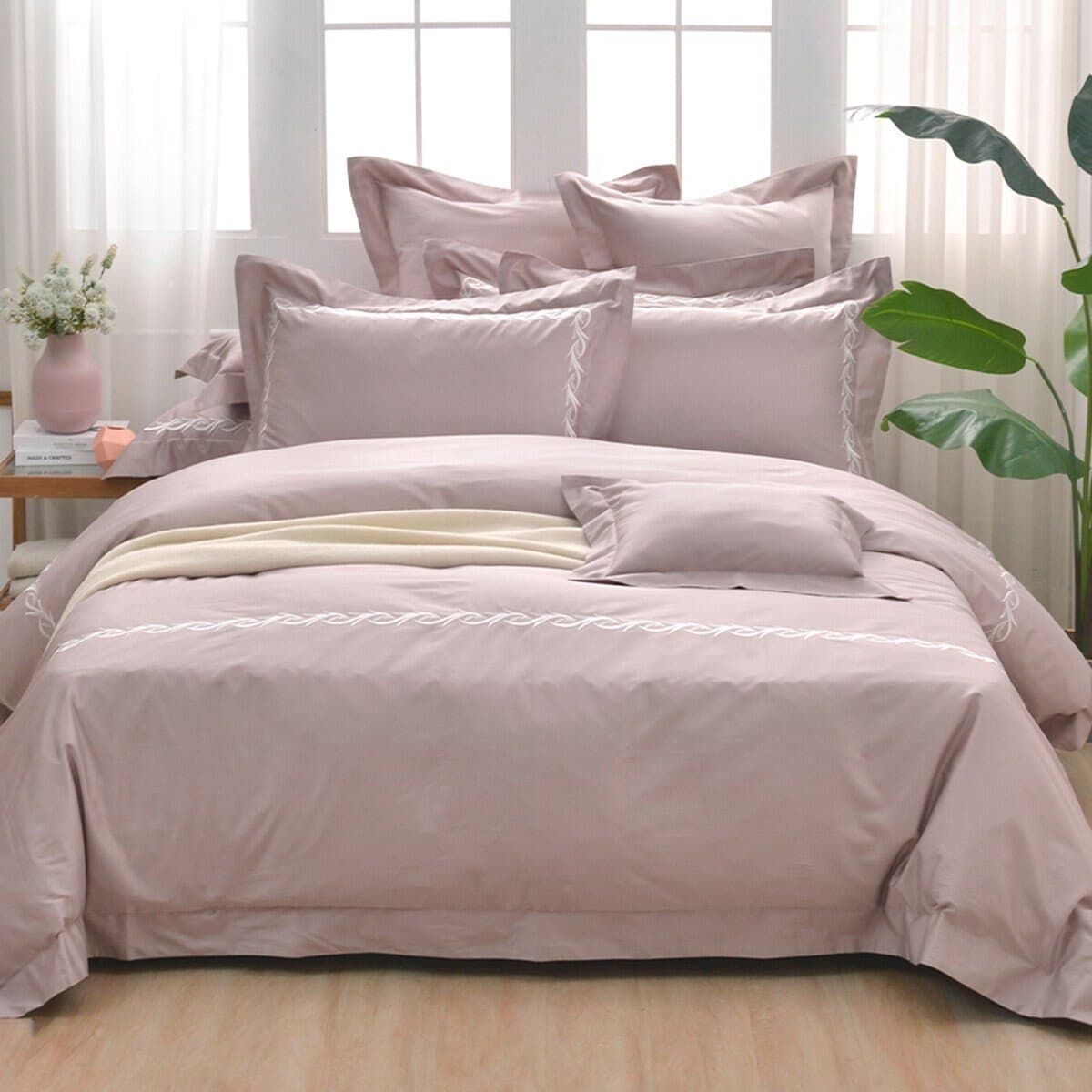 La Belle Set Bed Cover dan Pillowcase Twin Extra Large 300 Thread Count Velvet Cotton Embroidery Pink Coral