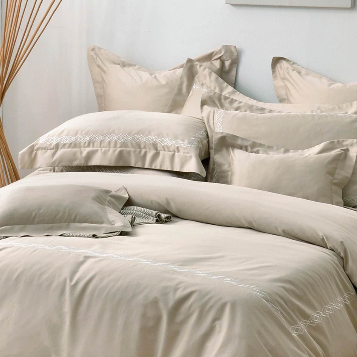 La Belle Set Bed Cover Pillowcase 4 Buah Double Layer Cotton Velvet Embroidery Sparkle Prism Milk Tea Peach