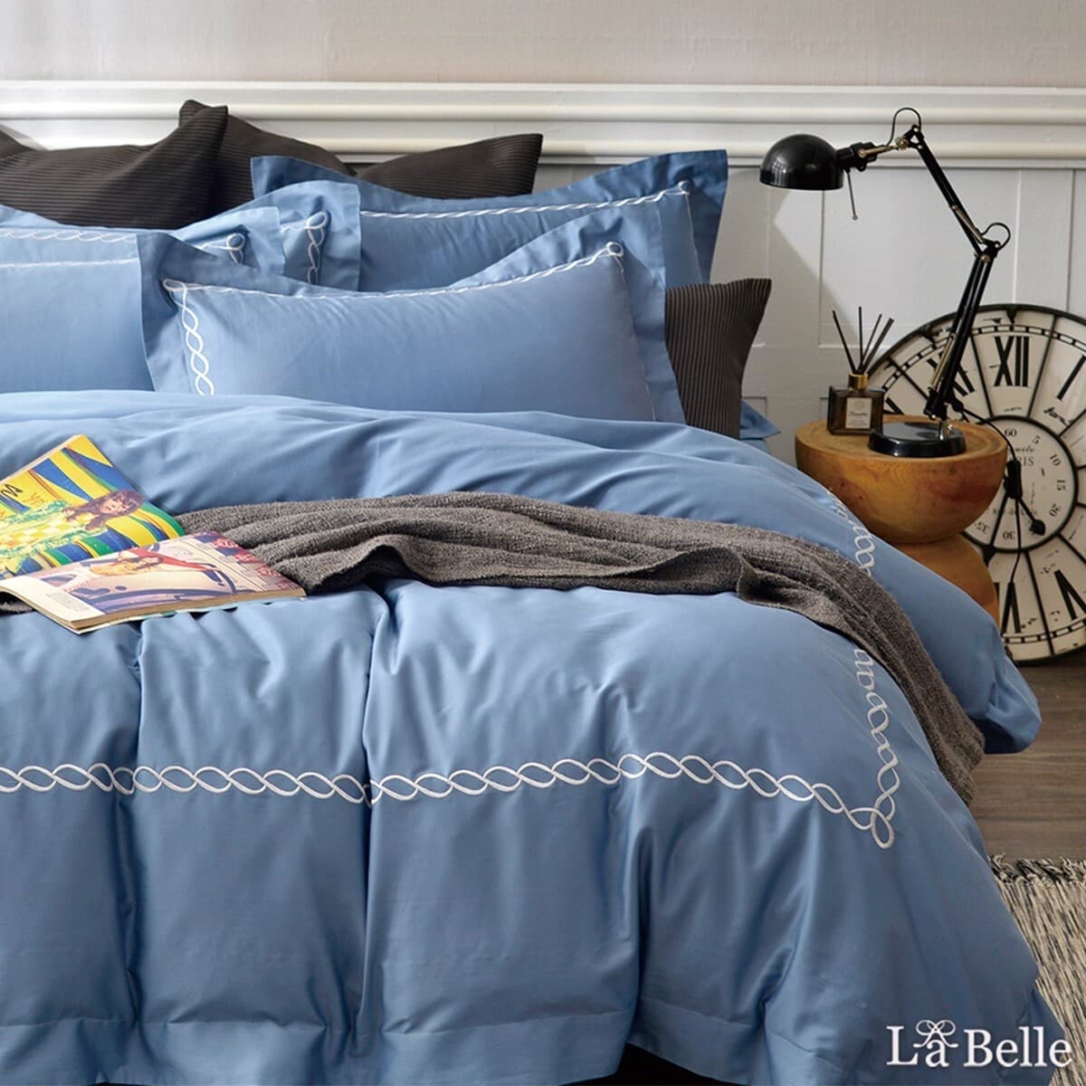 La Belle Set Bed Cover Dua Orang 300 Thread Count Cotton Embroidery 4 Pcs 180 cm X 186 cm Biru